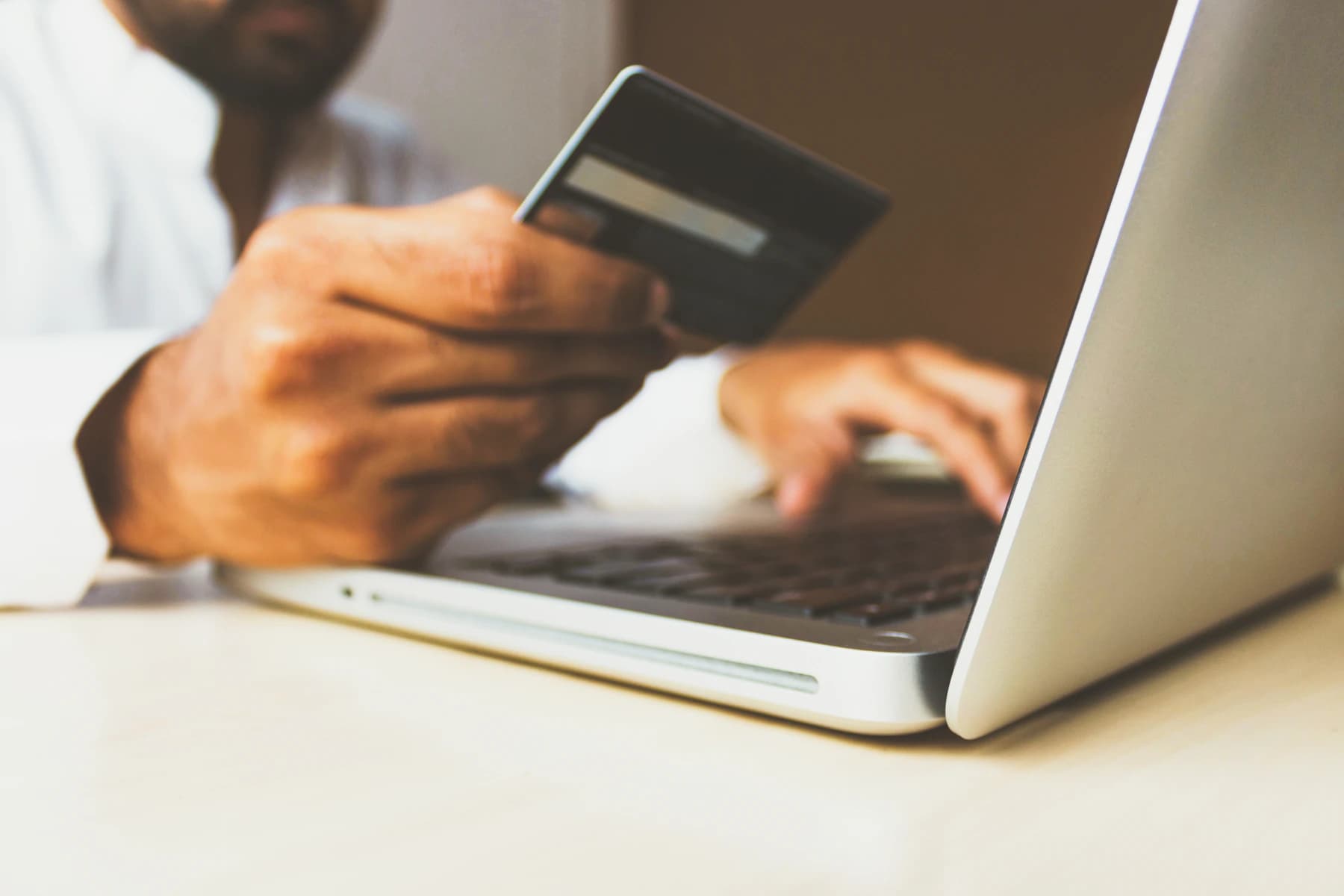 E-commerce (Интернет-магазины)